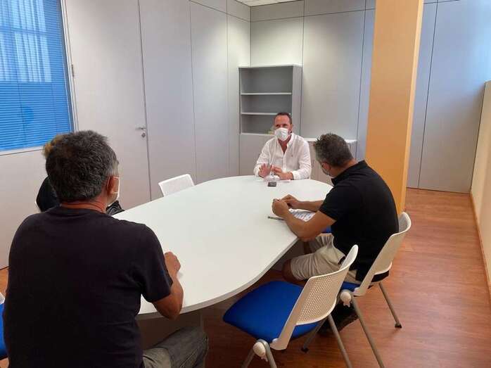 Reunión del concejal Eloy Santana con representantes vecinales de Lomo de Las Capellanías/TA.